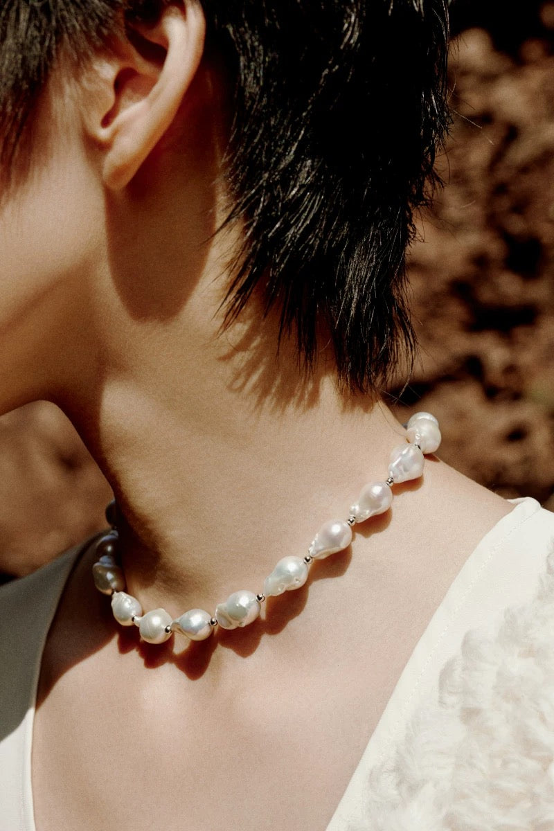Baroque Pearl Beaded T-Bar Necklace